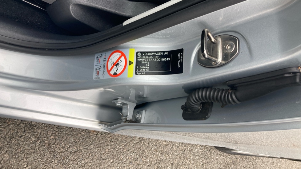 Volkswagen Up 1.0 Move Up 5dr Petrol Hatchback - Image 33