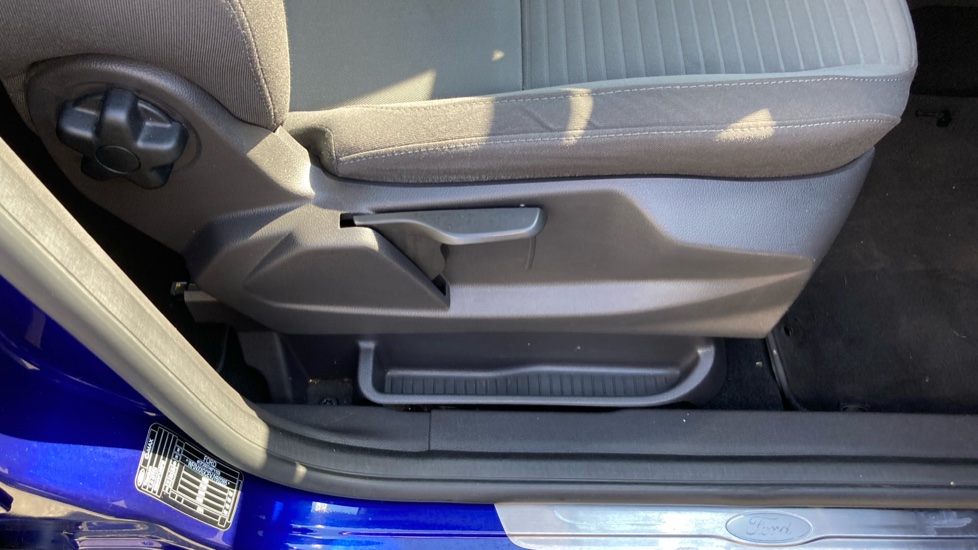 Ford C-MAX 1.0 EcoBoost 125 Titanium 5dr Petrol Estate - Image 27
