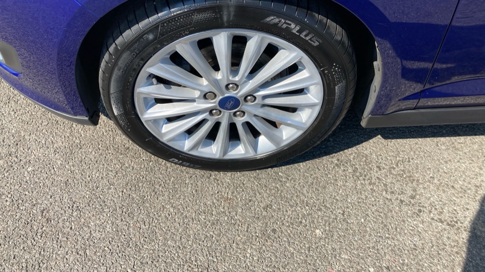 Ford C-MAX 1.0 EcoBoost 125 Titanium 5dr Petrol Estate - Image 29