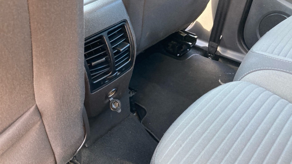Ford C-MAX 1.0 EcoBoost 125 Titanium 5dr Petrol Estate - Image 32
