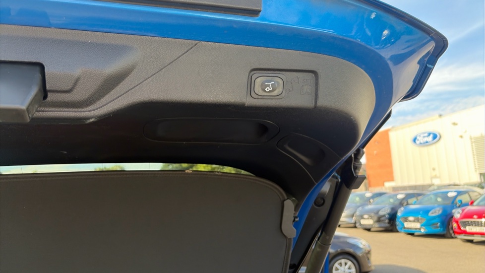 Ford Puma 1.0 EcoBoost Hybrid mHEV ST-Line X 5dr Petrol Hatchback - Image 33
