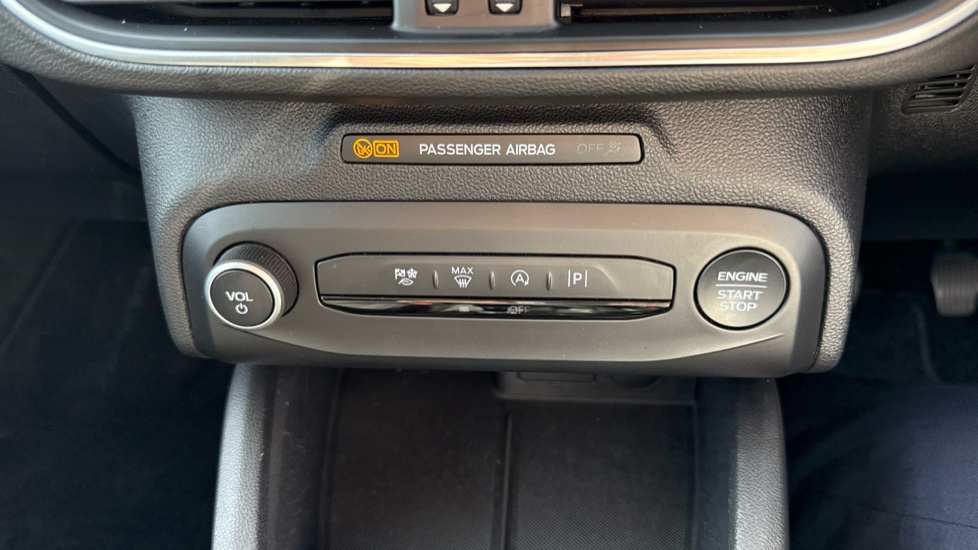 Ford Focus 1.0 EcoBoost Titanium 5dr Petrol Hatchback - Image 24