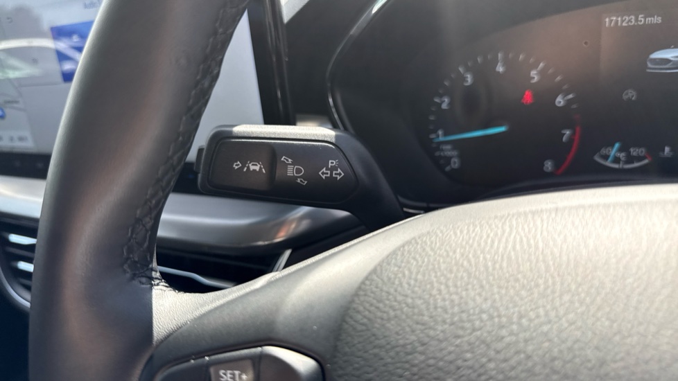 Ford Focus 1.0 EcoBoost Titanium 5dr Petrol Hatchback - Image 29