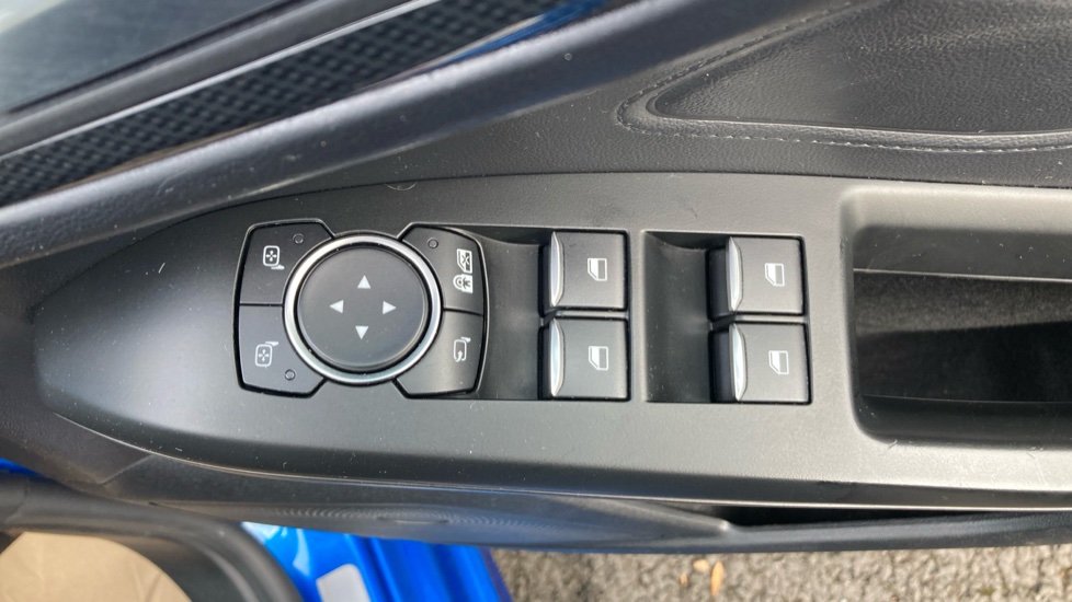 Ford Focus 1.0 EcoBoost Hybrid mHEV 125 ST-Line X Edition 5dr Petrol Hatchback - Image 21