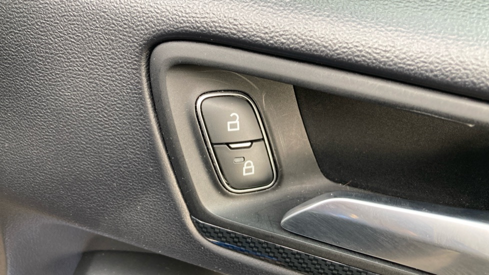 Ford Focus 1.0 EcoBoost Hybrid mHEV 125 ST-Line X Edition 5dr Petrol Hatchback - Image 22