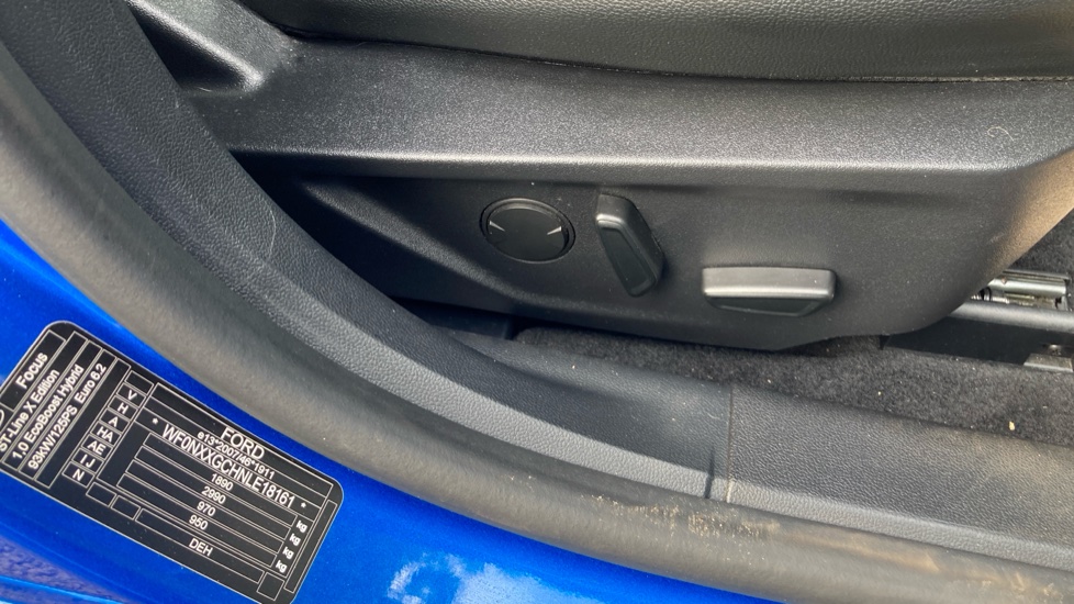 Ford Focus 1.0 EcoBoost Hybrid mHEV 125 ST-Line X Edition 5dr Petrol Hatchback - Image 25