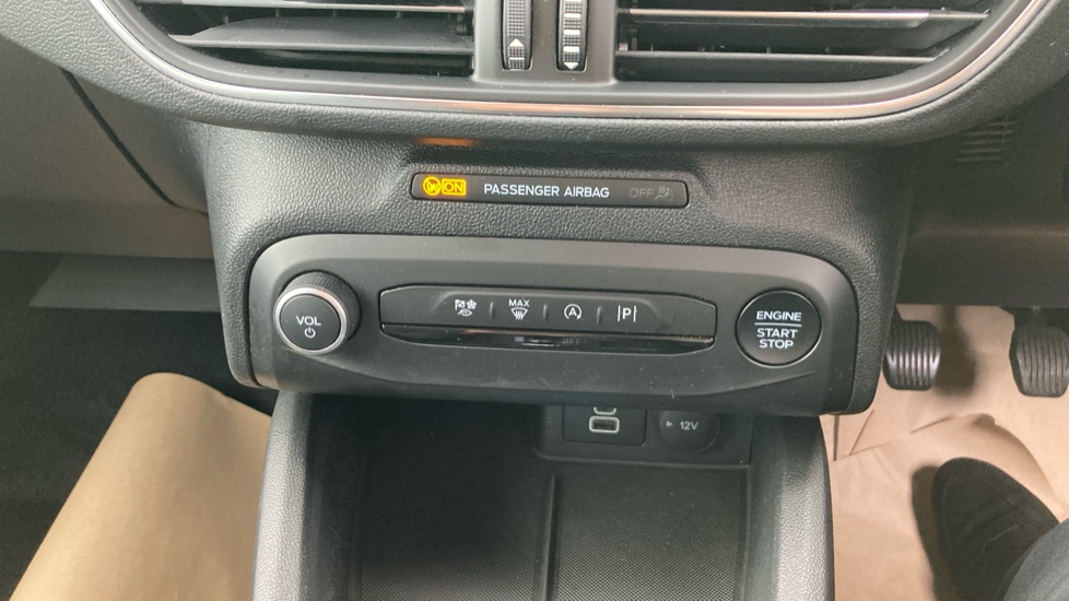 Ford Focus 1.0 EcoBoost Active 5dr Petrol Hatchback - Image 22