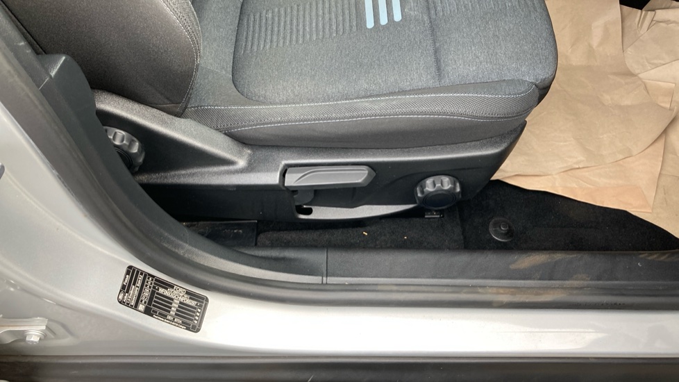 Ford Focus 1.0 EcoBoost Active 5dr Petrol Hatchback - Image 30
