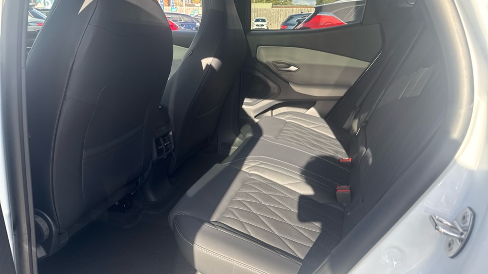 Ford Explorer 250kW Premium 79kWh AWD 5dr Auto Electric Estate - Image 16