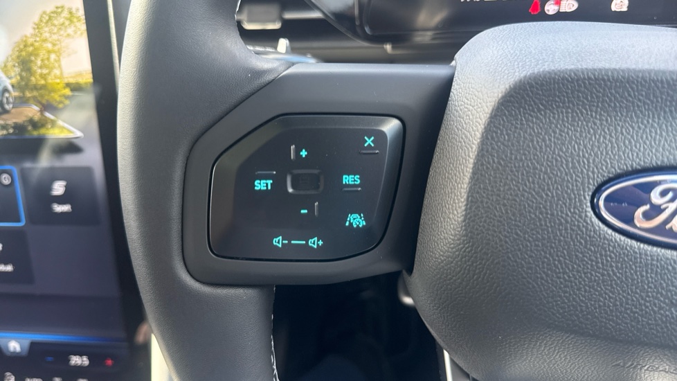 Ford Explorer 250kW Premium 79kWh AWD 5dr Auto Electric Estate - Image 28