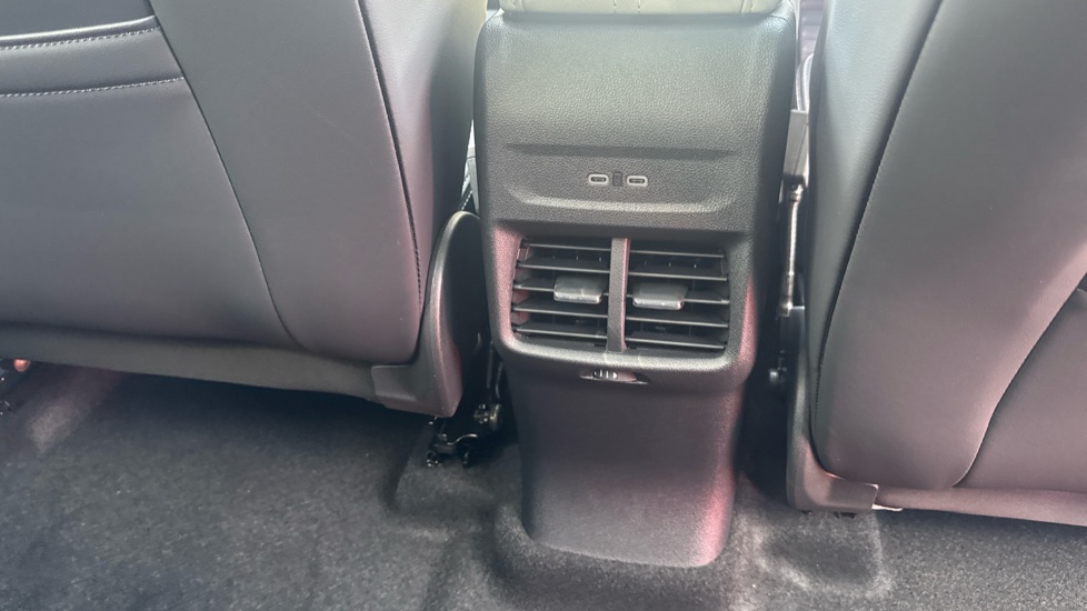 Ford Explorer 250kW Premium 79kWh AWD 5dr Auto Electric Estate - Image 39