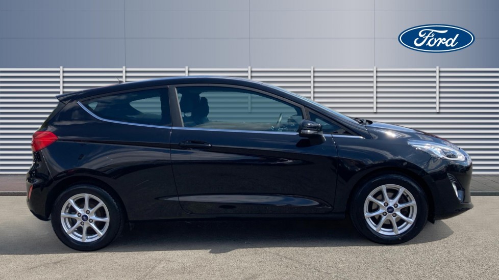 Ford Fiesta 1.1 Zetec 3dr Petrol Hatchback - Image 5