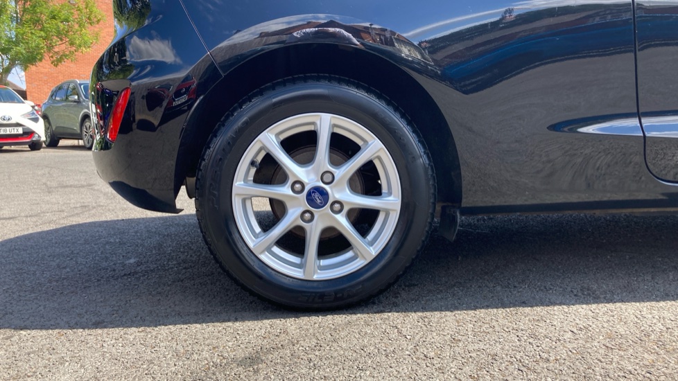 Ford Fiesta 1.1 Zetec 3dr Petrol Hatchback - Image 7