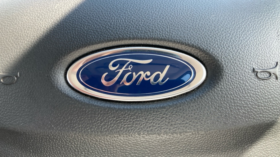 Ford Fiesta 1.1 Zetec 3dr Petrol Hatchback - Image 26