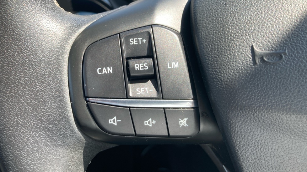 Ford Fiesta 1.1 Zetec 3dr Petrol Hatchback - Image 27
