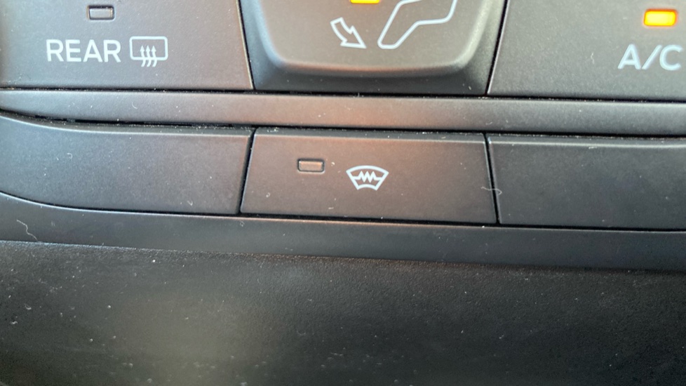 Ford Fiesta 1.1 Zetec 3dr Petrol Hatchback - Image 30