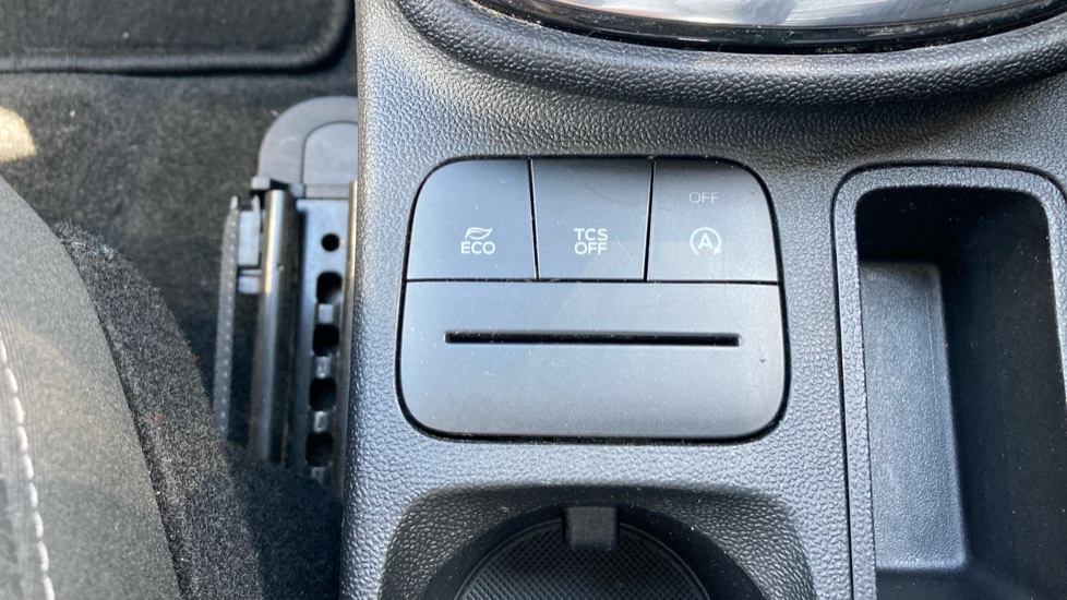 Ford Fiesta 1.1 Zetec 3dr Petrol Hatchback - Image 33