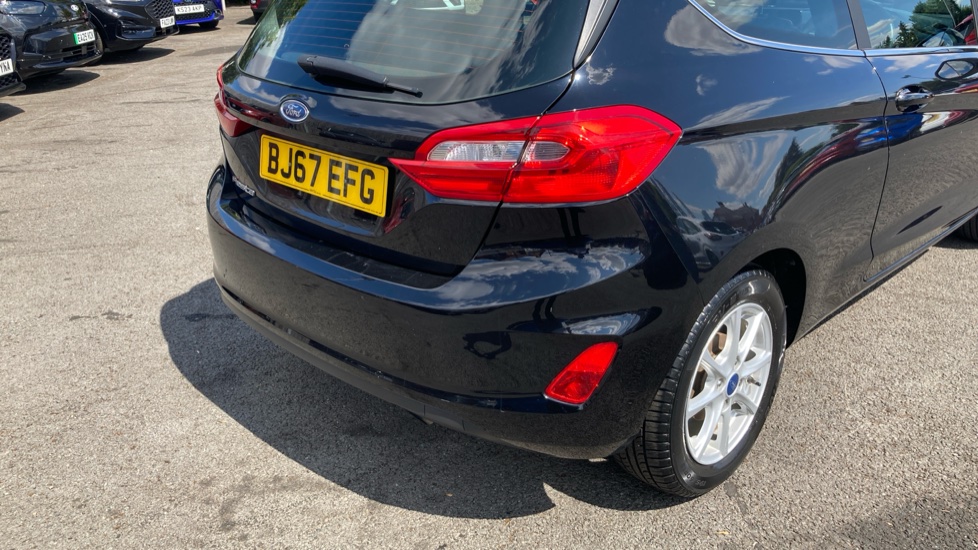 Ford Fiesta 1.1 Zetec 3dr Petrol Hatchback - Image 39