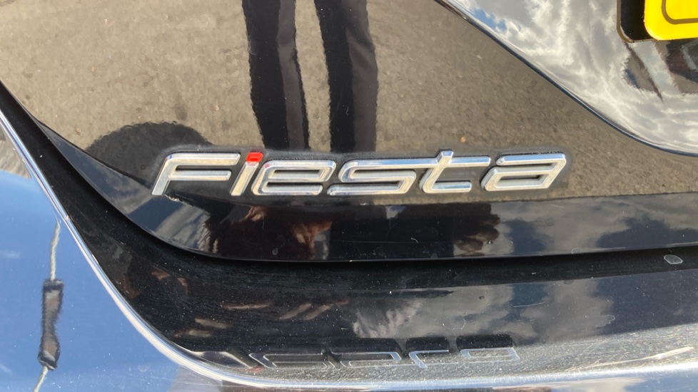 Ford Fiesta 1.1 Zetec 3dr Petrol Hatchback - Image 40