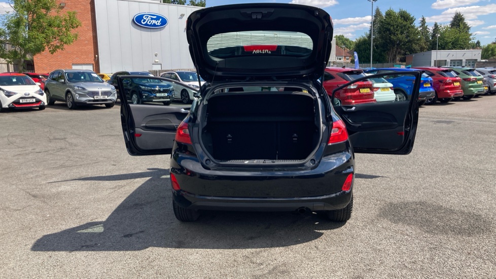 Ford Fiesta 1.1 Zetec 3dr Petrol Hatchback - Image 44