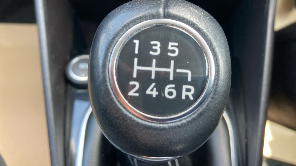 Ford Fiesta 1.0 EcoBoost Zetec 5dr Petrol Hatchback - Image 31
