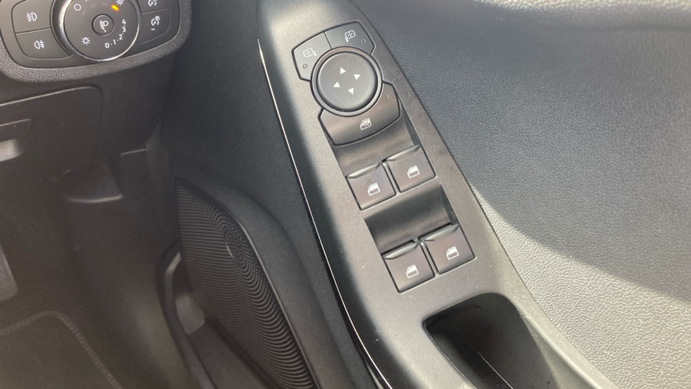 Ford Fiesta 1.0 EcoBoost Titanium 5dr Petrol Hatchback - Image 27