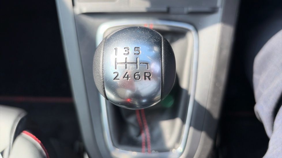 Ford Puma 1.0 EcoBoost Hybrid mHEV ST-Line X 5dr Petrol Hatchback - Image 28
