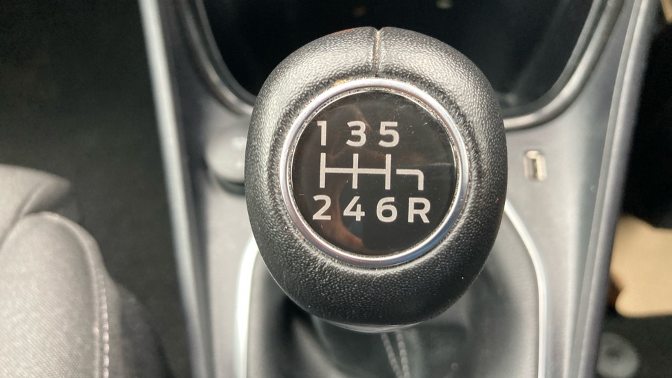 Ford Puma 1.0 EcoBoost Hybrid mHEV Titanium 5dr Petrol Hatchback - Image 32