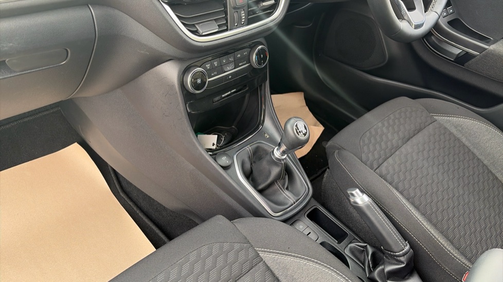Ford Puma 1.0 EcoBoost Hybrid mHEV Titanium 5dr Petrol Hatchback - Image 13