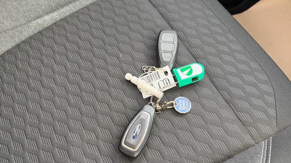 Ford Puma 1.0 EcoBoost Hybrid mHEV Titanium 5dr Petrol Hatchback - Image 20
