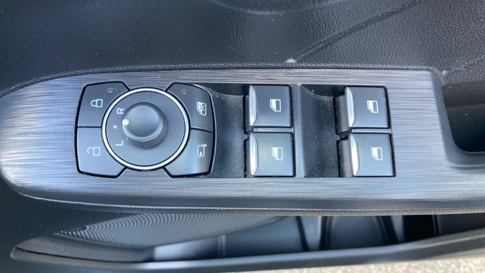 Ford Kuga 2.5 FHEV ST-Line X Edition 5dr CVT Hybrid Estate - Image 21
