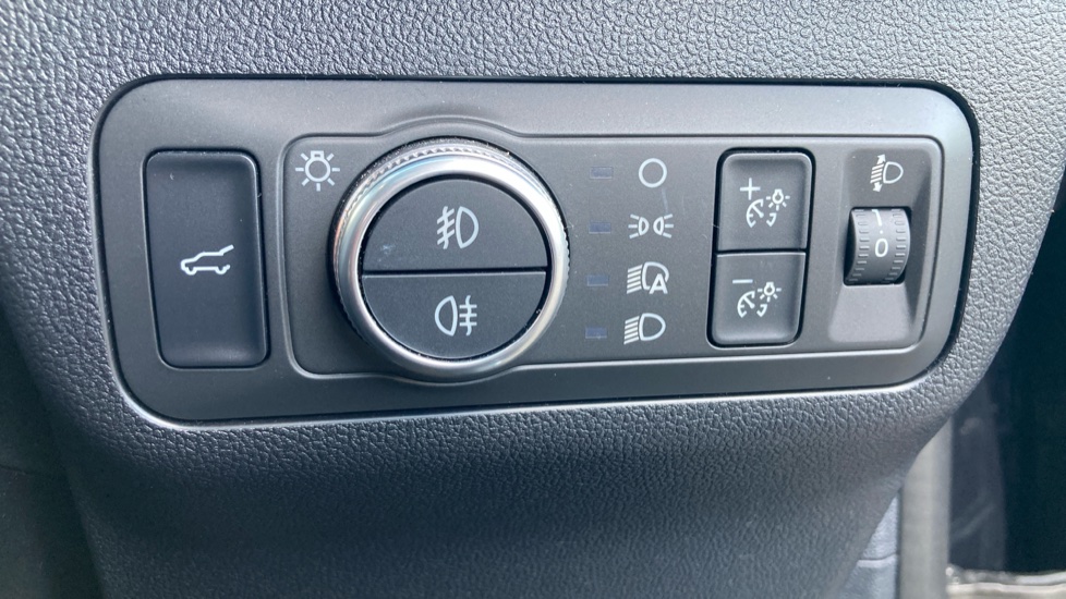 Ford Kuga 2.5 FHEV ST-Line X Edition 5dr CVT Hybrid Estate - Image 25