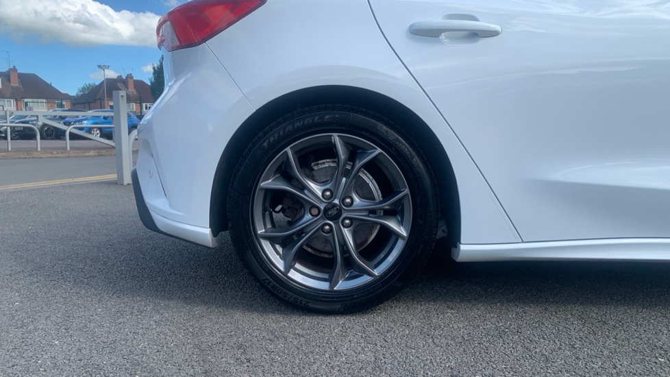 Ford Focus 1.0 EcoBoost Hybrid mHEV 125 ST-Line Edition 5dr Petrol Hatchback - Image 7