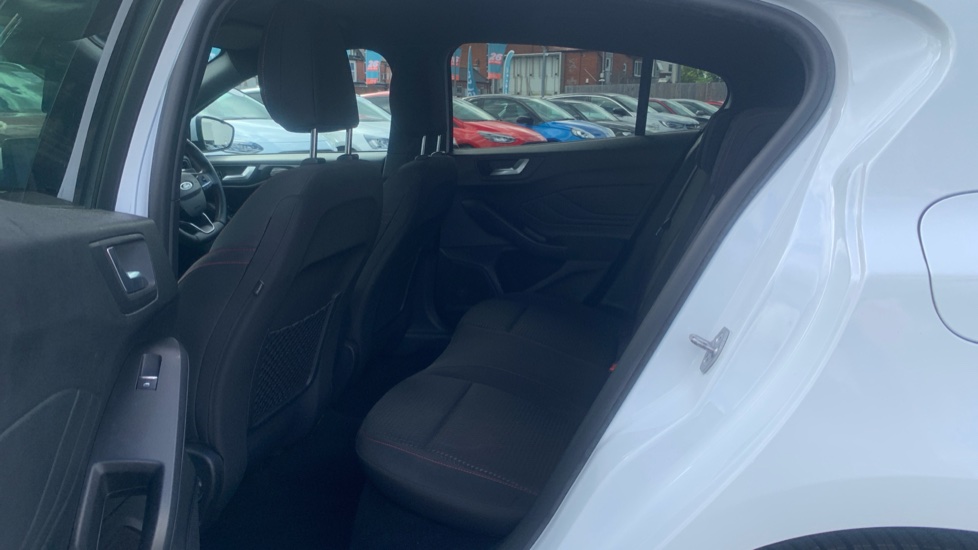 Ford Focus 1.0 EcoBoost Hybrid mHEV 125 ST-Line Edition 5dr Petrol Hatchback - Image 16