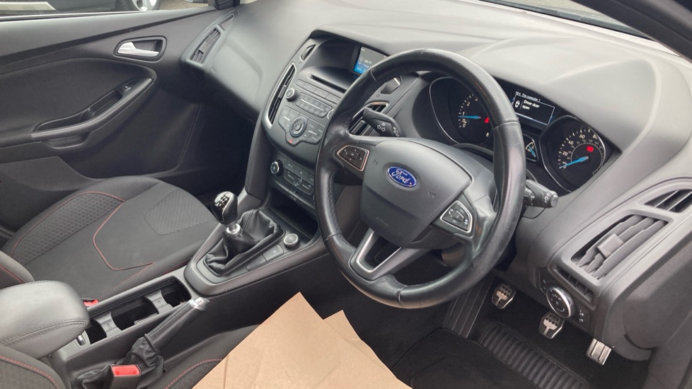 Ford Focus 1.0 EcoBoost 125 Zetec S 5dr Petrol Hatchback - Image 11