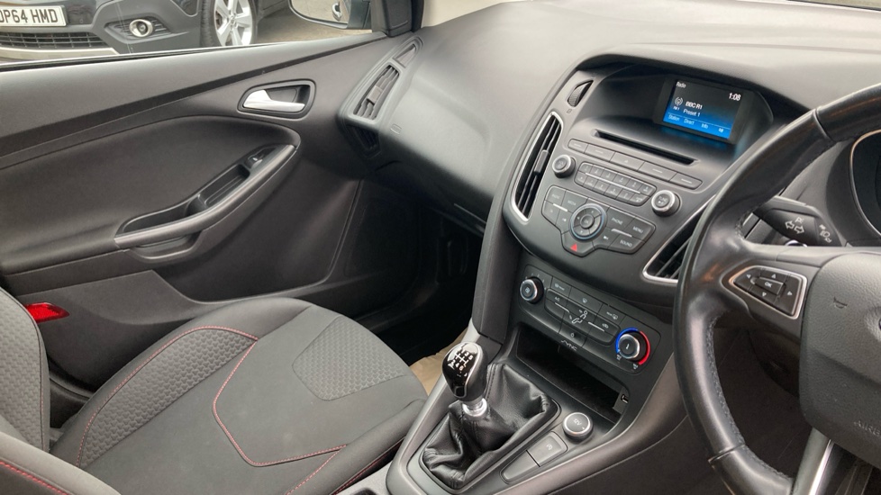 Ford Focus 1.0 EcoBoost 125 Zetec S 5dr Petrol Hatchback - Image 14