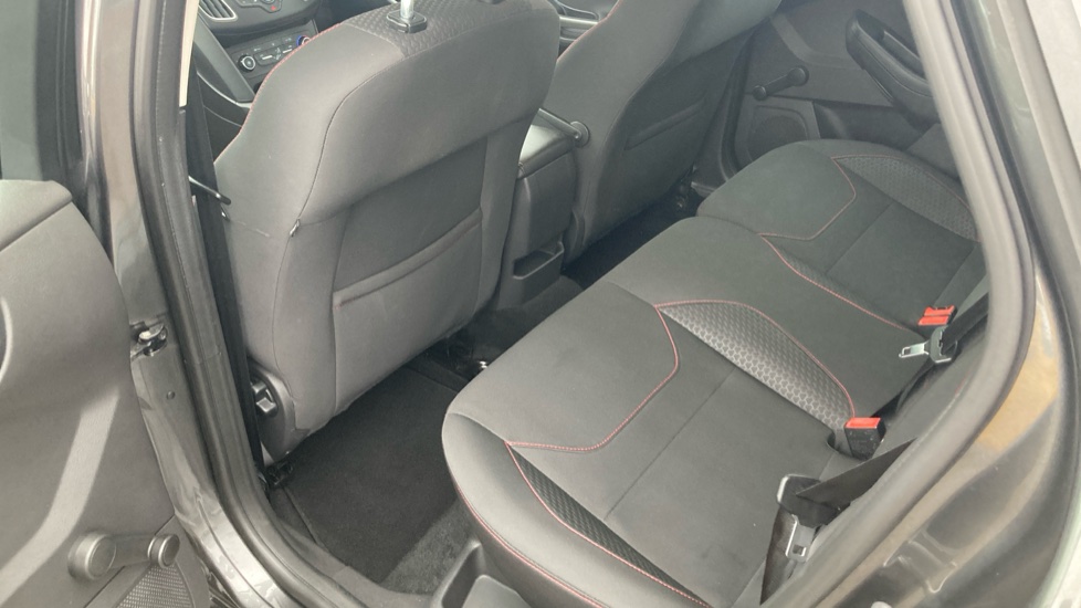 Ford Focus 1.0 EcoBoost 125 Zetec S 5dr Petrol Hatchback - Image 16
