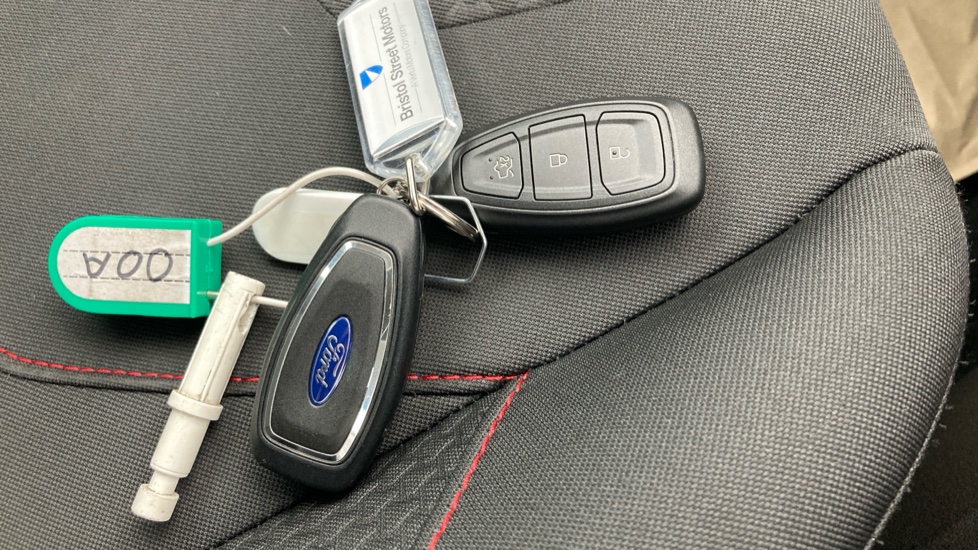 Ford Focus 1.0 EcoBoost 125 Zetec S 5dr Petrol Hatchback - Image 20