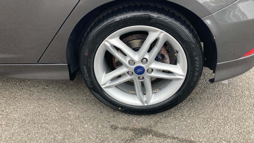 Ford Focus 1.0 EcoBoost 125 Zetec S 5dr Petrol Hatchback - Image 25