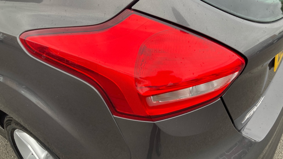 Ford Focus 1.0 EcoBoost 125 Zetec S 5dr Petrol Hatchback - Image 26