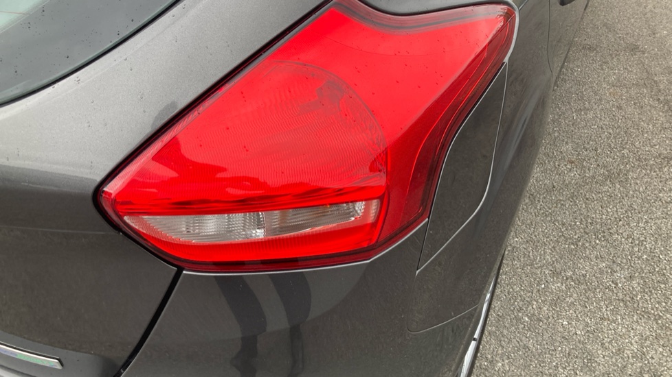 Ford Focus 1.0 EcoBoost 125 Zetec S 5dr Petrol Hatchback - Image 27