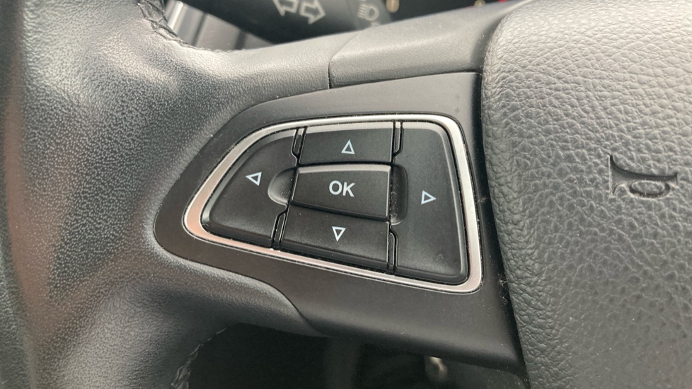 Ford Focus 1.0 EcoBoost 125 Zetec S 5dr Petrol Hatchback - Image 32