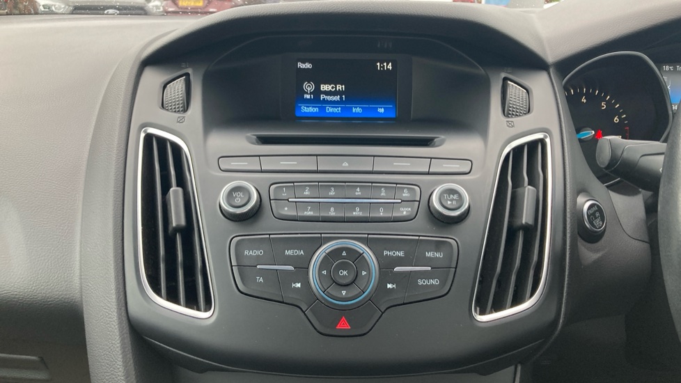 Ford Focus 1.0 EcoBoost 125 Zetec S 5dr Petrol Hatchback - Image 33