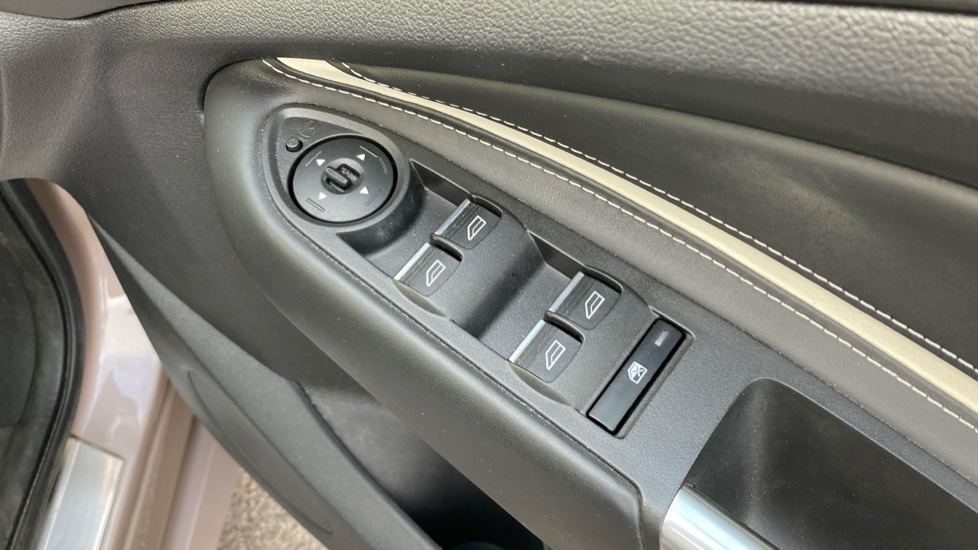 Ford Kuga Vignale 2.0 TDCi 180 5dr Auto Diesel Estate - Image 30