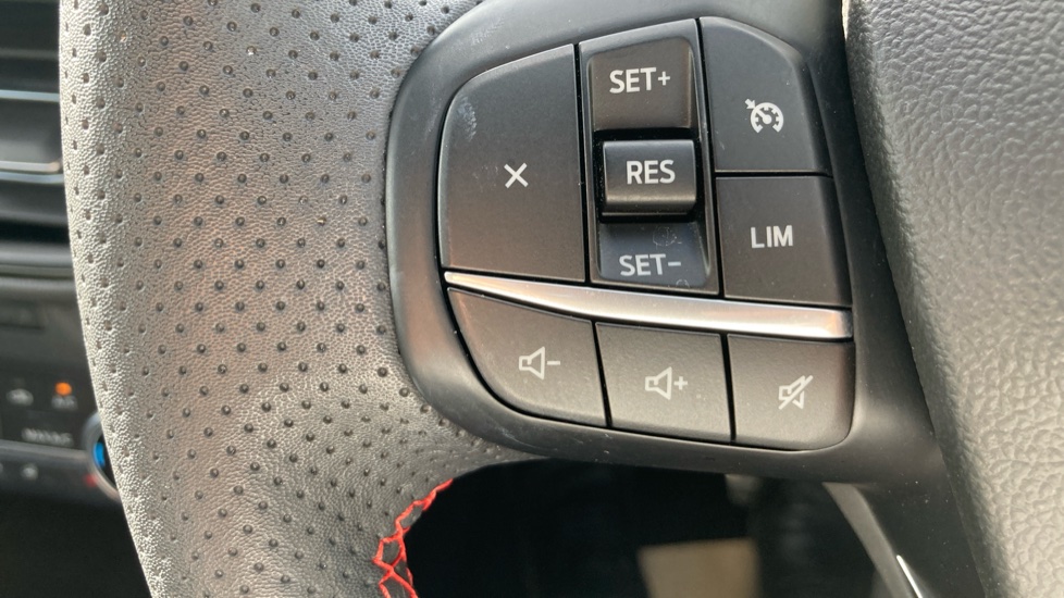 Ford Kuga 2.5 PHEV ST-Line X Edition 5dr CVT Estate - Image 39