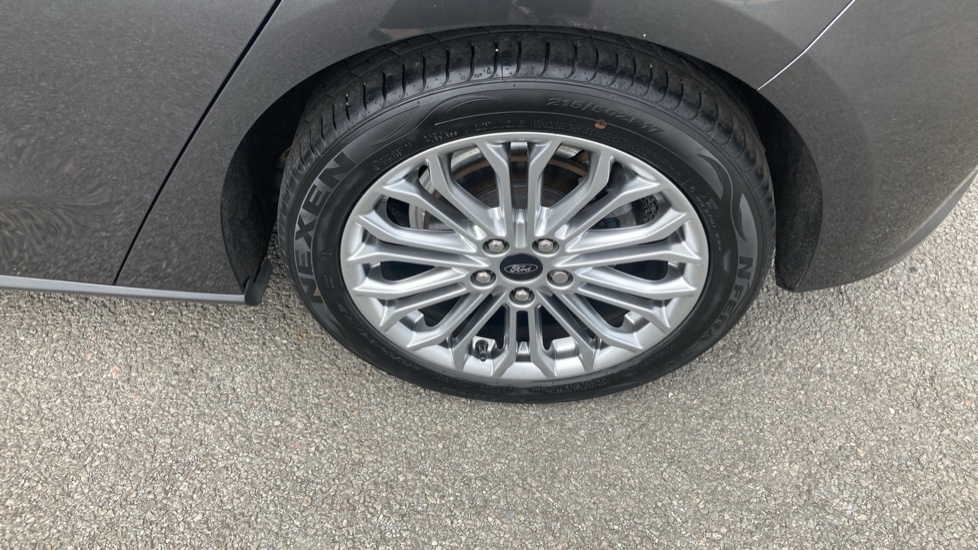 Ford Focus 1.0 EcoBoost 125 Titanium X 5dr Petrol Hatchback - Image 29