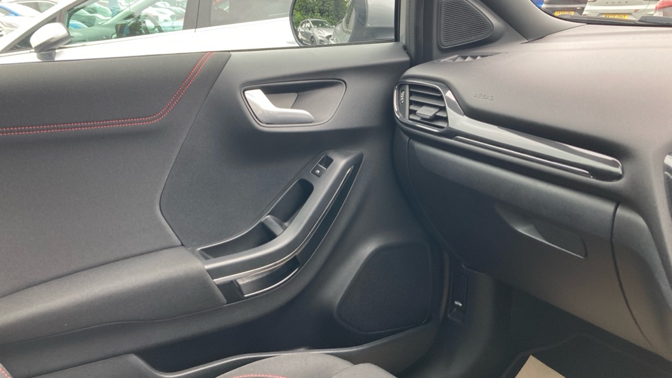 Ford Puma 1.0 EcoBoost Hybrid mHEV 155 ST-Line 5dr Petrol Hatchback - Image 38