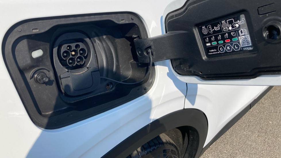 Ford Explorer 250kW Premium 79kWh AWD 5dr Auto Electric Estate - Image 31