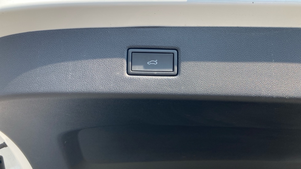 Ford Explorer 250kW Premium 79kWh AWD 5dr Auto Electric Estate - Image 37
