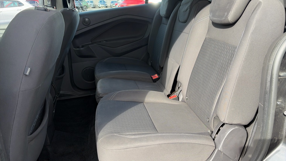 Ford Grand C-MAX 1.5 TDCi Zetec 5dr Diesel Estate - Image 16